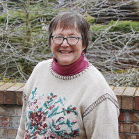 Portrait photo of Laura Ash